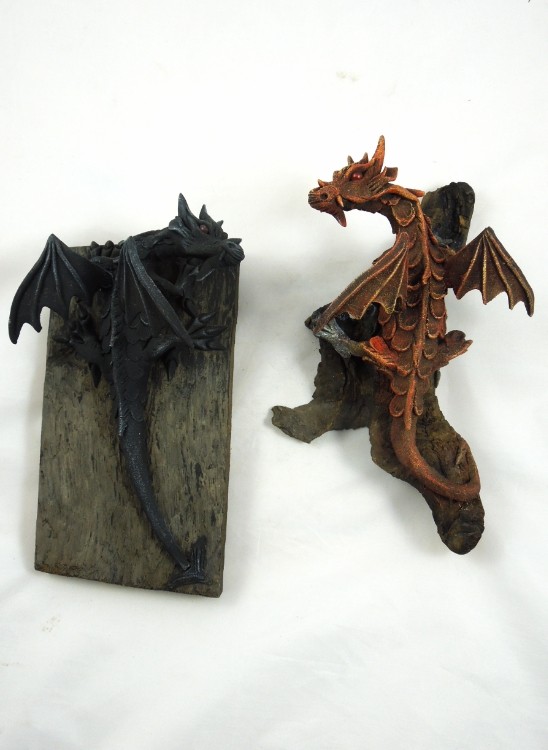 Europäische Drachen hängend