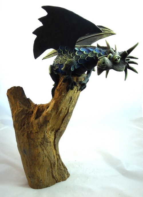 Drache auf Holz